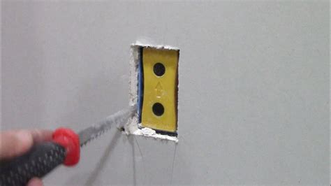 best way to cut out electrical boxes in drywall|installing a remodel electrical box.